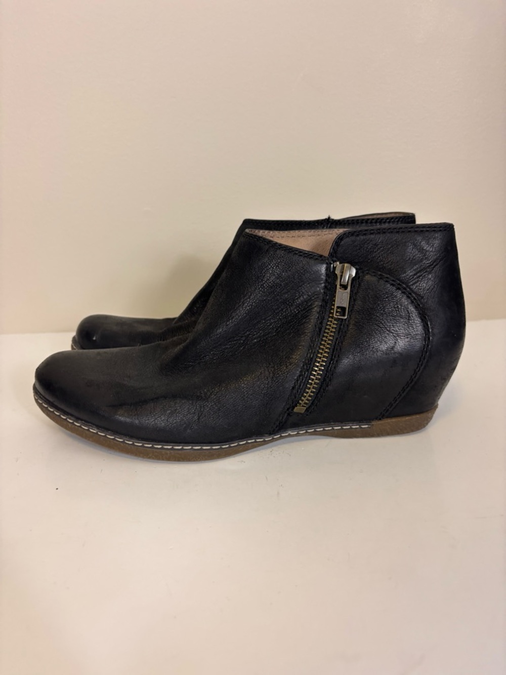 Dansko Women’s Black Leather Ankle Bootie with Side Zip 7.5-8